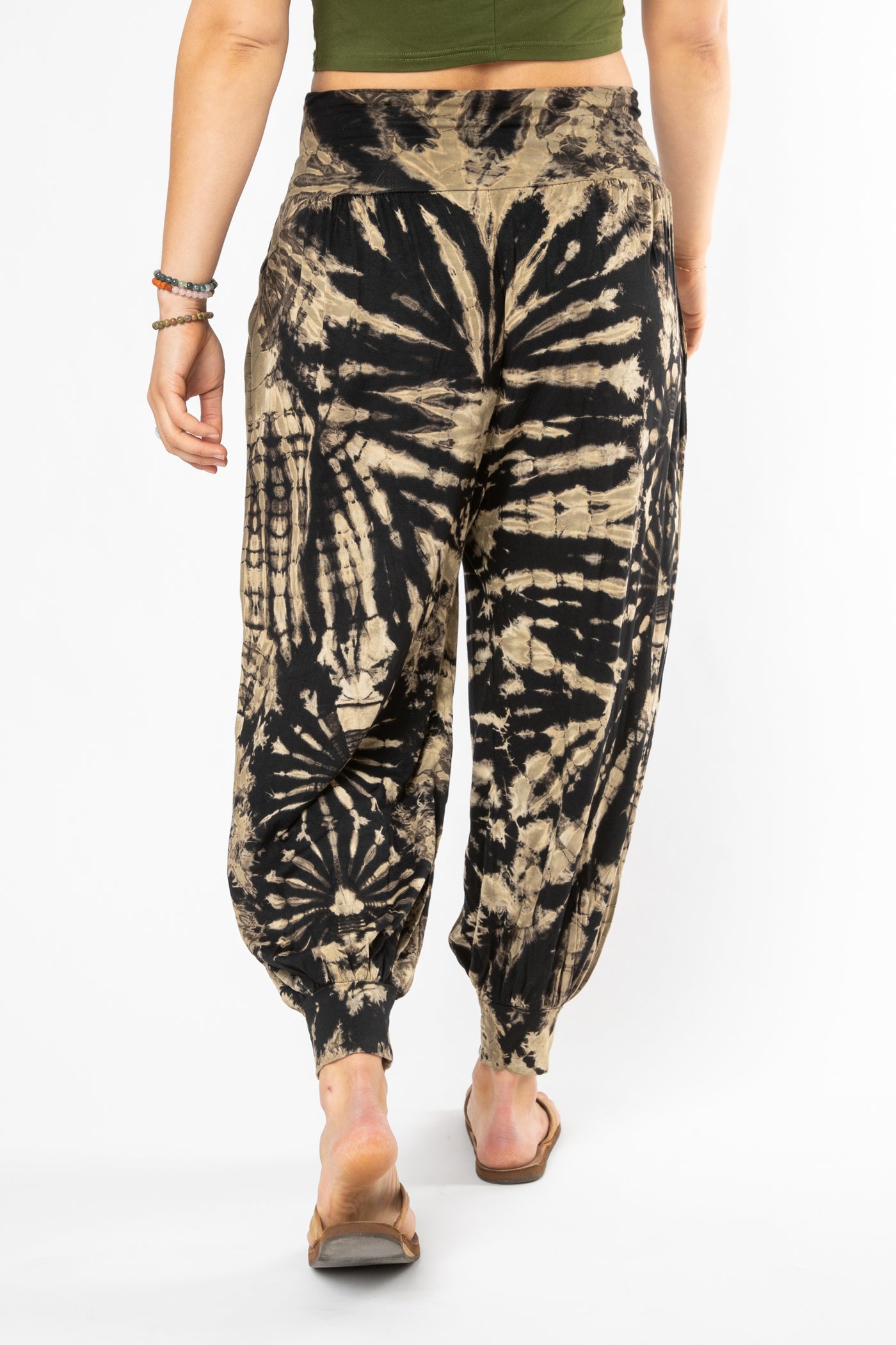 Sophie is wearing size S/M tie dye harem pants in black and white 