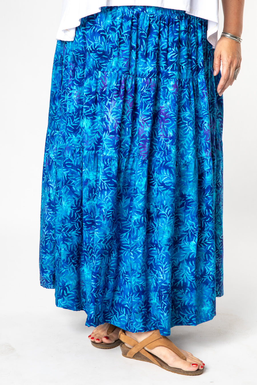 Nicole is wearing size M/L batik prairie skirt in blue foliage