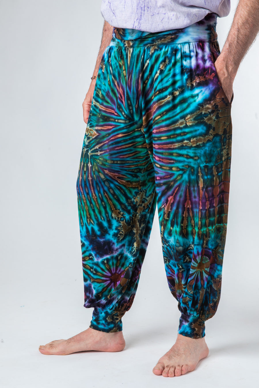 Ross is wearing size M/L tie dye harem pants in ocean