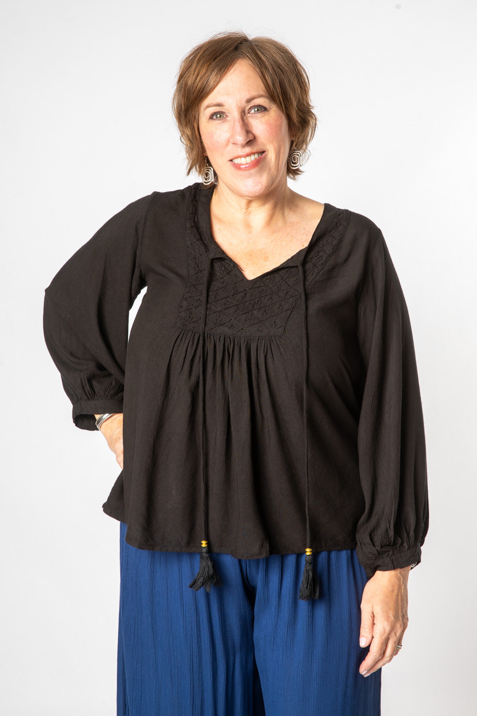 Betty is wearing size L boho top in black