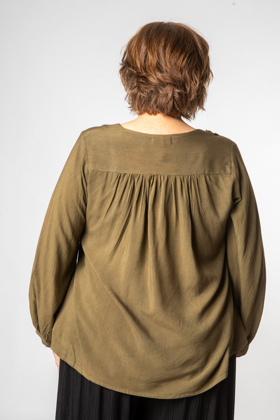 Betty is wearing size L boho top in olive