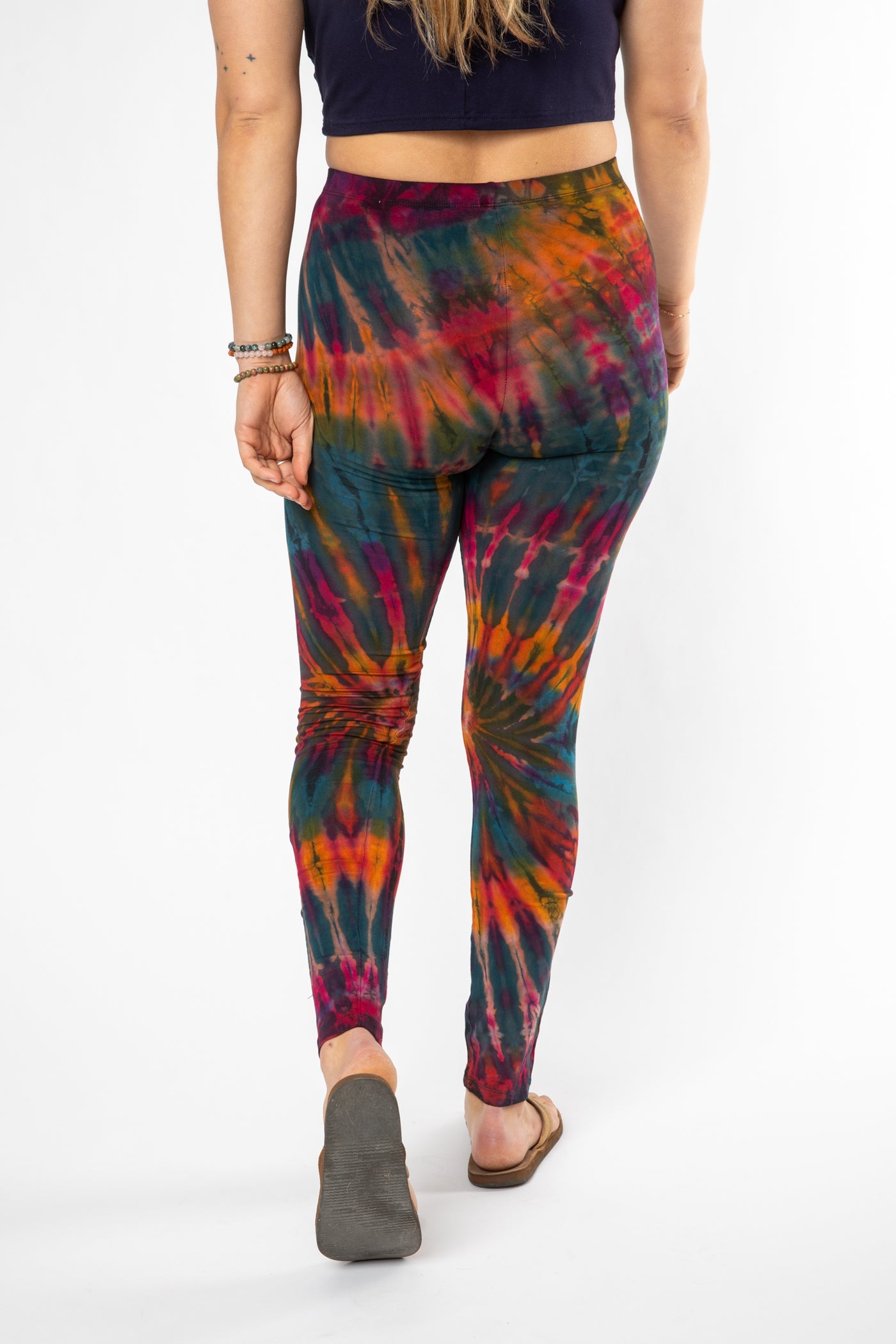 Sophie is wearing size S/M tie dye leggings in gray