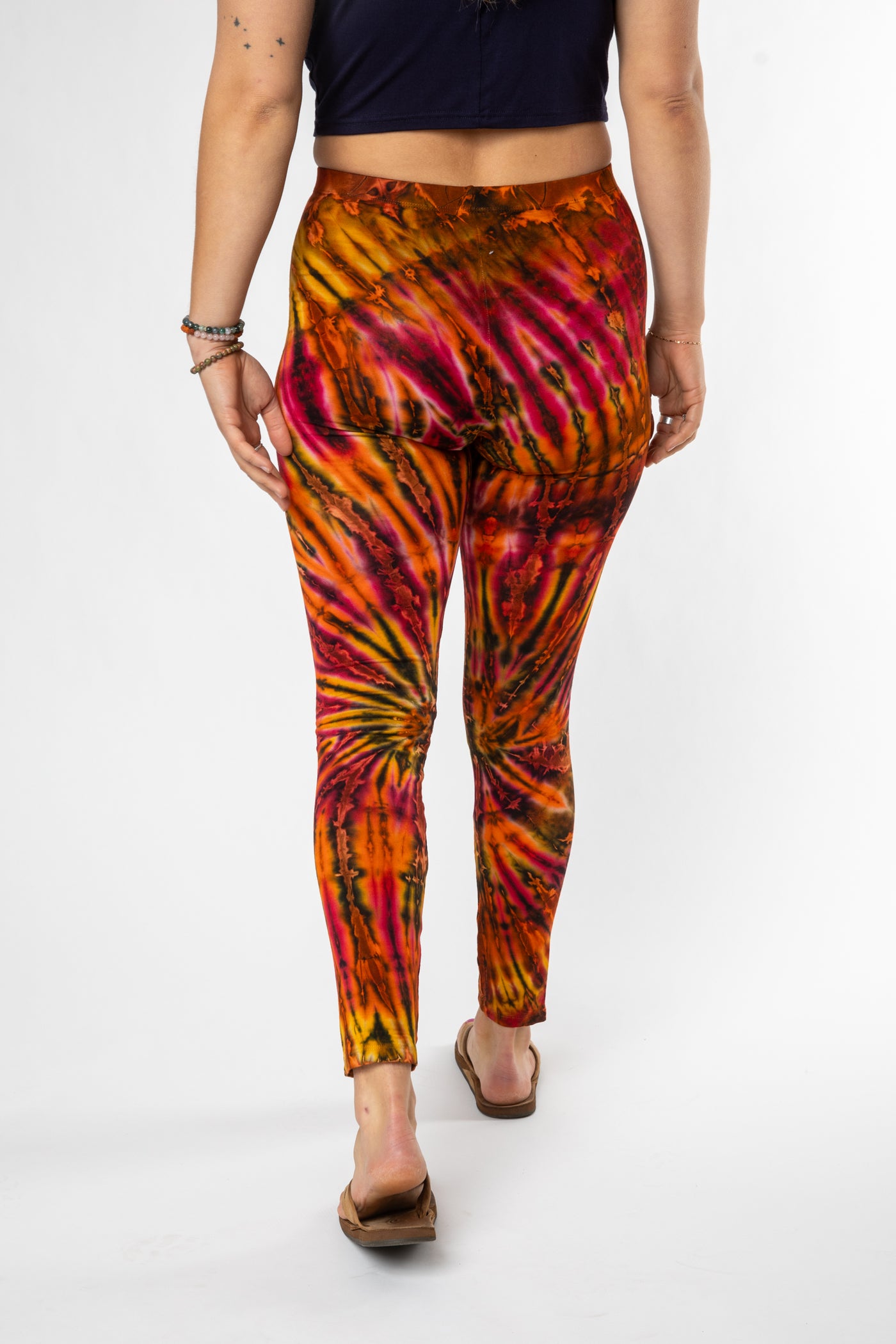 Sophie is wearing size S/M tie dye leggings in sunset