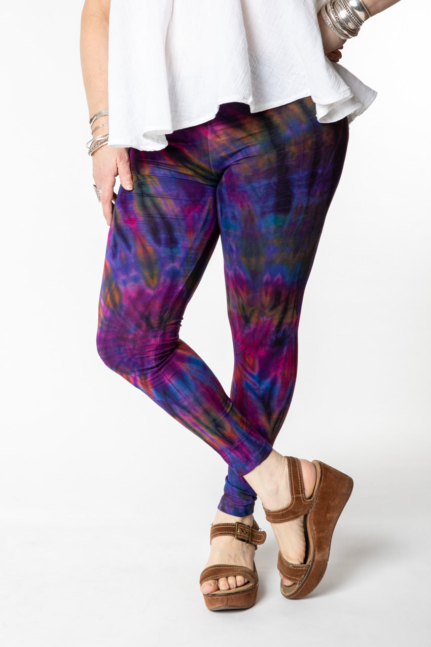 Susan is wearing size M/L tie dye leggings in purple