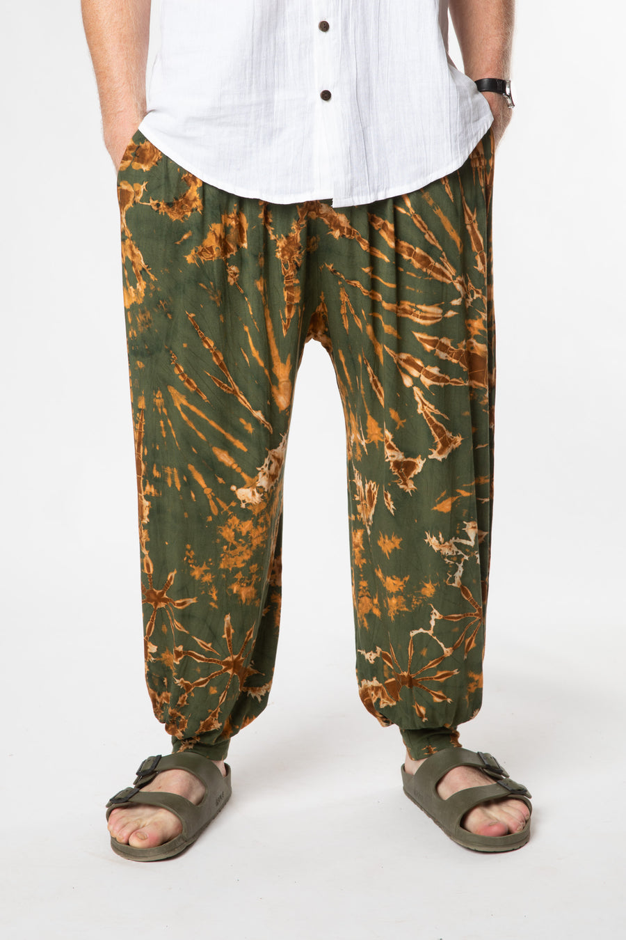 Chauncey is wearing size M/L tie dye harem pants in green