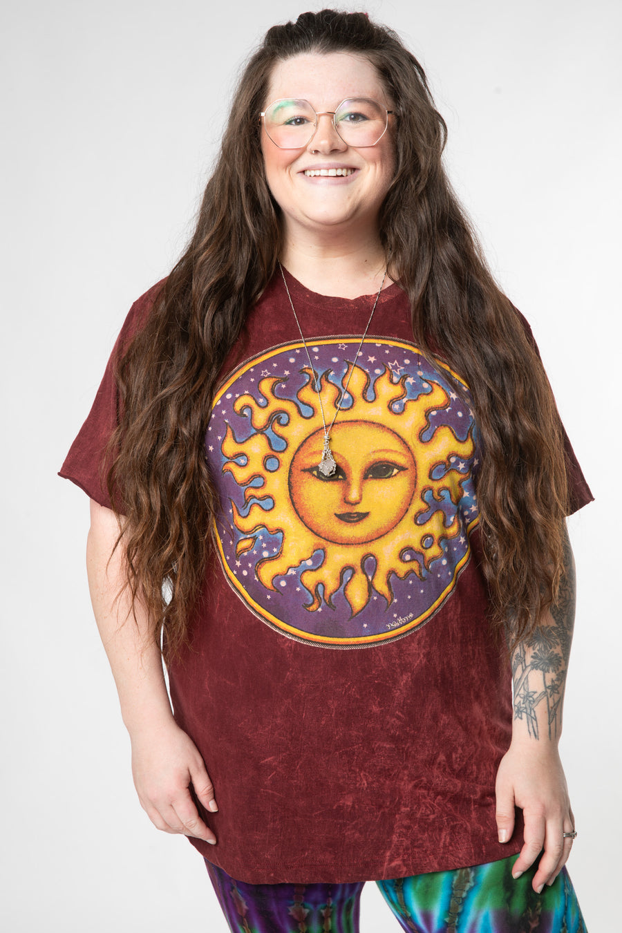 Desiree is wearing size L smiling sun t shirt 