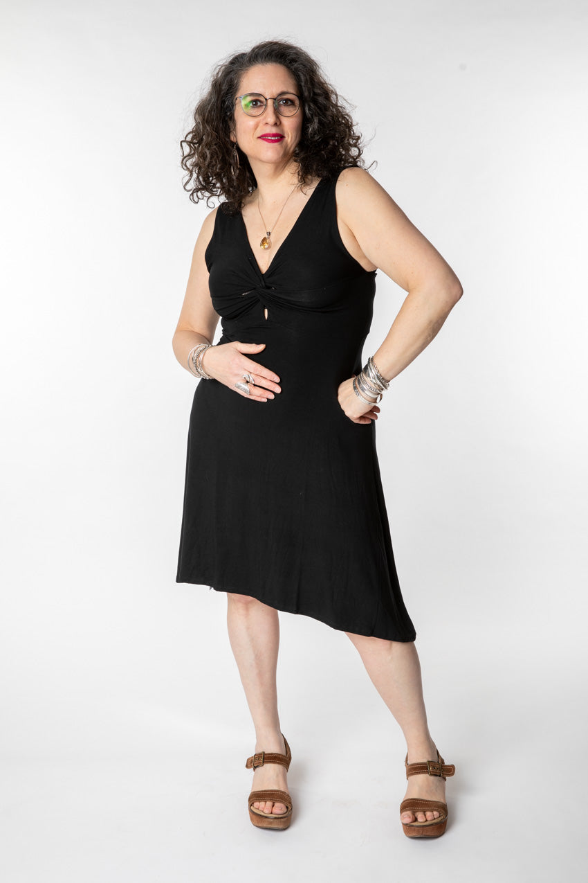 Susan is wearing size M/L dress in black